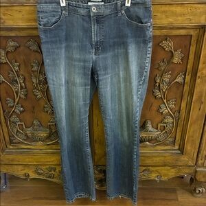 Chico's Platinum Quartz WR Light Wash Distressed Blue Jeans Size 2